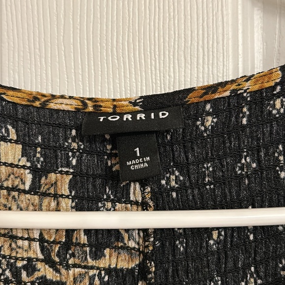 torrid Black Gold Pattern Dress Smocking Gauze Midi Rayon Polyester Size 14-16 - Picture 7 of 9